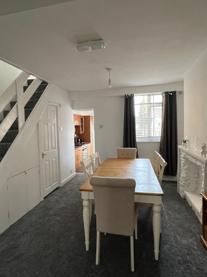 Crown Road Apartment Ситингбърн Екстериор снимка