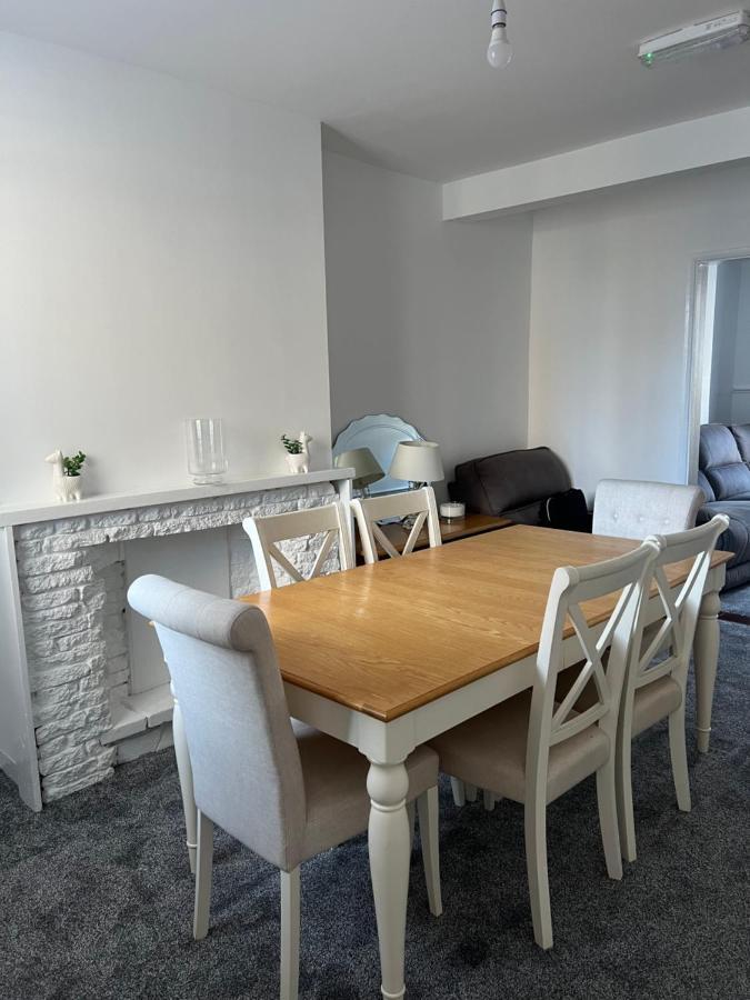 Crown Road Apartment Ситингбърн Екстериор снимка